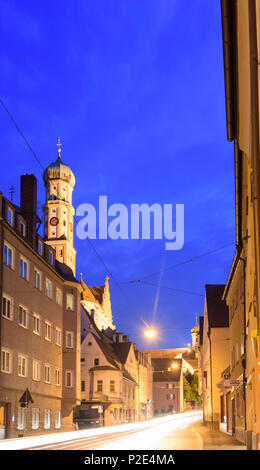 Augsburg: Straße Milchberg, Kirche St. Ulrich und Afra in Deutschland, Bayern, Bayern, Schwaben, Schwaben Stockfoto