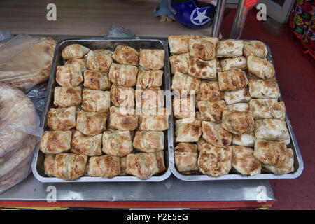 Samsi gefüllt mit Hammelfleisch, Buerjin, China, Xinjiang, China Stockfoto