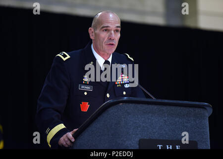 Armee Generalmajor John Gronski, stellvertretender Kommandierender General, U.S. Army Europe, Adressen Army National Guard Mitglieder an der National Guard Association der Vereinigten Staaten 138. Allgemeine Konferenz, Baltimore, Md., Sept. 12, 2016. (U.S. Army National Guard Foto von Sgt. 1. Klasse Jim Greenhill) Stockfoto