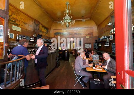 Frankreich, Haute Garonne, Toulouse, rue des Tourneurs, Au Pere Louis, einer der ältesten Weinstube von Toulouse Stockfoto