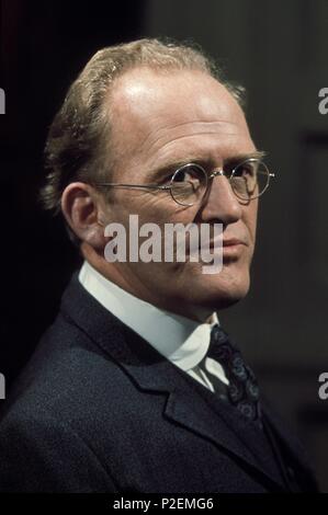 Beschreibung: En el episodio de' der Understudy'. Original Film Titel: Upstairs, Downstairs-TV. Englischer Titel: Upstairs, Downstairs-TV. Regisseur: Bill BAIN; DEREK Bennett. Jahr: 1971. Stars: GORDON JACKSON. Credit: LWT/Album Stockfoto