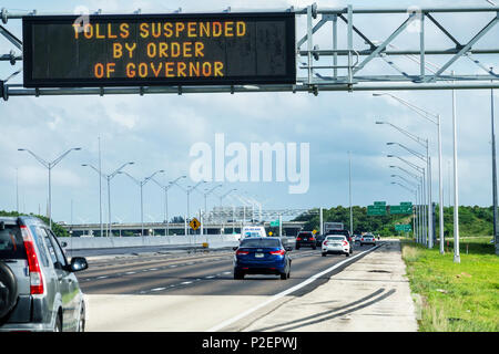 Miami Florida, der Orkan Irma nähert sich der Vorbereitung, die Interstate I-75 I75, elektronisches Schild, Evakuierungsmaut suspendiert Ordnungsregisters, Autobahnverkehr, eva Stockfoto