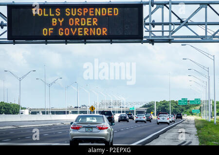 Miami Florida, der Orkan Irma nähert sich der Vorbereitung, die Interstate I-75 I75, elektronisches Schild, Evakuierungsmaut suspendiert Ordnungsregisters, Autobahnverkehr, eva Stockfoto