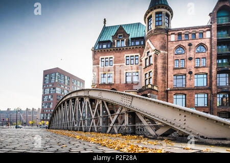 Herbstliche Stimmung in der Hamburger Hafencity und Speicherstadt, Hamburg, Norddeutschland, Deutschland Stockfoto