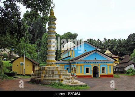 Sri Saptakoteshwar Tempel, der im 17. Jahrhundert erbaut, in Harve, Goa, Indien. Der ursprüngliche Tempel von kadamba Könige in Divar Island gebaut wurde zerstört. Stockfoto