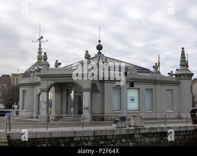 Palacete del Embarcadero, construida en 1920 por el arquitecto Javier Gonzalez de Riancho. Paseo Maritimo cerca de Los Jardines Pereda, Santander. Stockfoto