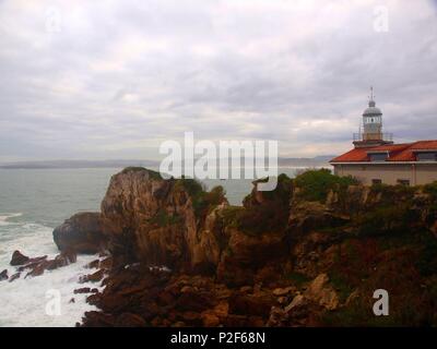 Faro de la Cerda, construido en el Siglo XIX; Península de la Magdalena, Santander. Stockfoto