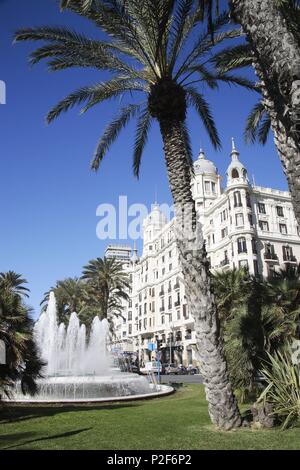 Spanien - Valencia autonome Region - L'ALACANTÍ (Kreis) - Alicante. Alicante (Hauptstadt); Plaza Puerta del Mar y Casa Carbonell. Stockfoto