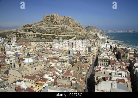 Spanien - Valencia autonome Region - L'ALACANTÍ (Kreis) - Alicante. Alicante (Hauptstadt); Vista aérea de la Ciudad (Casco Antiguo) con Concatedral (izq.), Cerro de Benacantil y Castillo de Santa Bárbara. Stockfoto
