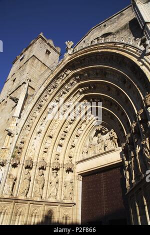 Spanien - Katalonien - Alt Empordá (Kreis) - Gerona. Castelló d'Empuries; Basílica de Santa María (la'Catedral de l'Empordà'); portada gótica. Stockfoto