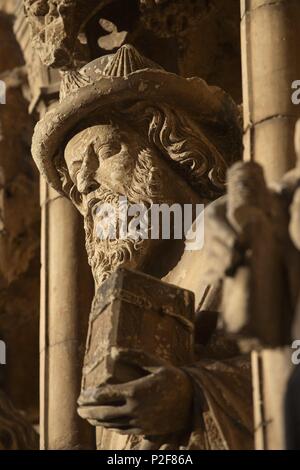 Spanien - Katalonien - Alt Empordá (Kreis) - Gerona. Castelló d'Empuries; Basílica de Santa María (la'Catedral de l'Empordà'); portada gótica/las mejores escultórico. Stockfoto