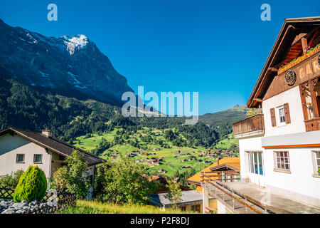 Grindelwald Dorf, Berg und Haus in der Schweiz Stockfoto