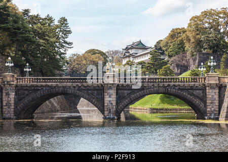 Nijubashi Brücke und Fushimi-Yagura Turm des Imperial Palace, Chiyoda-ku, Tokyo, Japan Stockfoto