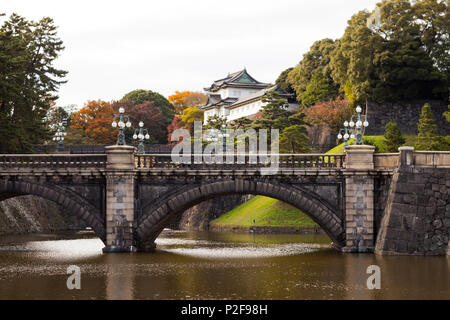 Nijubashi Brücke und Fushimi-Yagura Turm am Imperial Palace, Chiyoda-ku, Tokyo, Japan Stockfoto