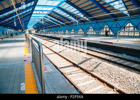 Seoul, Südkorea - 10. April 2017: Eungbong U-Bahnstation Plattform Stockfoto