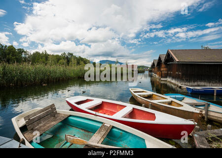 Boote und bootshäuser am Staffelsee, Seehausen, in der Nähe von Murnau, Bayern, Deutschland Stockfoto