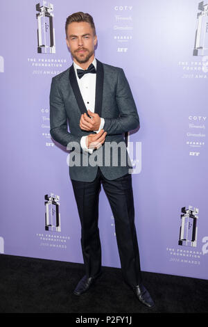 New York, NY - 12. Juni 2018: Derek Hough besucht 2018 Fragrance Foundation Awards in der Alice Tully Hall im Lincoln Center Stockfoto