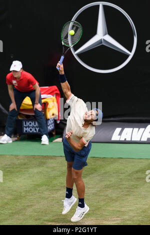 Stuttgart, Deutschland. 15 Juni, 2018. Lucas Pouille (FRA). GES/Tennis / ATP: MercedesCup, 15.06.2018 Tennis ATP: MercedesCup, Stuttgart, 15. Juni 2018 - | Verwendung der weltweiten Kredit: dpa/Alamy leben Nachrichten Stockfoto