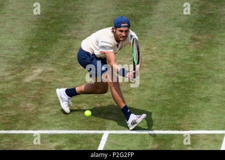 Stuttgart, Deutschland. 15 Juni, 2018. Lucas Pouille (FRA). GES/Tennis / ATP: MercedesCup, 15.06.2018 Tennis ATP: MercedesCup, Stuttgart, 15. Juni 2018 - | Verwendung der weltweiten Kredit: dpa/Alamy leben Nachrichten Stockfoto