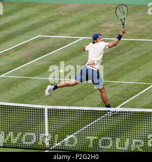 Stuttgart, Deutschland. 15 Juni, 2018. Lucas Pouille (FRA). GES/Tennis / ATP: MercedesCup, 15.06.2018 Tennis ATP: MercedesCup, Stuttgart, 15. Juni 2018 - | Verwendung der weltweiten Kredit: dpa/Alamy leben Nachrichten Stockfoto