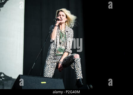 Firenze, Italien. 14 Jun, 2018. Die englische/amerikanische Indie-Rock-Band The Kills live auf der Bühne des Firenze Rocks Festival 2018, Öffnung für die Foo Fighters. Foto: Alessandro Bosio/Pacific Press Credit: Alessandro Bosio/Alamy leben Nachrichten Stockfoto