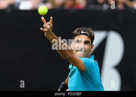 Stuttgart, Deutschland. 15 Juni, 2018. Roger Federer (SUI). GES/Tennis / ATP: MercedesCup, 15.06.2018 Tennis ATP: MercedesCup, Stuttgart, 15. Juni 2018 - | Verwendung der weltweiten Kredit: dpa/Alamy leben Nachrichten Stockfoto