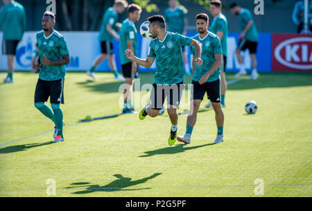 Vatutinki, Russland. 15 Juni, 2018. Ilkay Guendogan spielt den Ball mit der Ferse GES/fussball/WM Russland 2018: DFB-Praxis Moskau/Vatutinki, 15.06.2018 GES/fussball/fussball/WM 2018 Russland: DFB-Praxis, Moskau/Watutinki, Juni 15, 2018 | Verwendung der weltweiten Kredit: dpa/Alamy leben Nachrichten Stockfoto