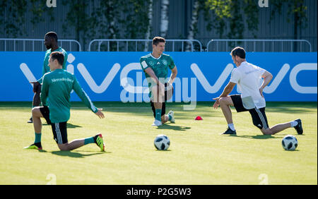 Vatutinki, Russland. 15 Juni, 2018. Mario Gomez (Deutschland) GES/fussball/Wm 2018 Russland: DFB Praxis Moskau/Vatutinki, 15.06.2018 GES/fussball/fussball/WM 2018 Russland: DFB-Praxis, Moskau/Watutinki, Juni 15, 2018 | Verwendung der weltweiten Kredit: dpa/Alamy leben Nachrichten Stockfoto