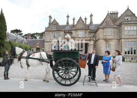 Herzogin von Cornwall nimmt eine jaunting Auto Fahrt in Killarney, Irland Stockfoto