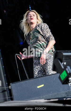 Firenze Italien. 14. Juni 2018. Die britisch-amerikanische Band THE KILLS führt live auf der Bühne des Visarno Arena während des ersten Tages der 'Firenze Felsen 2018 'Credit: Rodolfo Sassano/Alamy leben Nachrichten Stockfoto