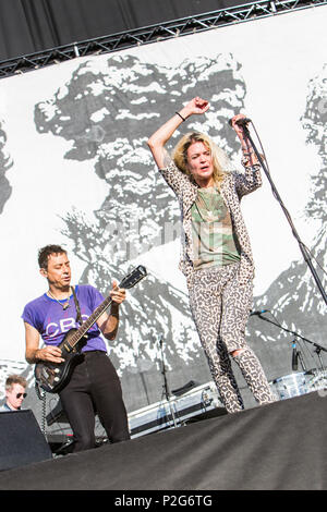 Firenze Italien. 14. Juni 2018. Die britisch-amerikanische Band THE KILLS führt live auf der Bühne des Visarno Arena während des ersten Tages der 'Firenze Felsen 2018 'Credit: Rodolfo Sassano/Alamy leben Nachrichten Stockfoto