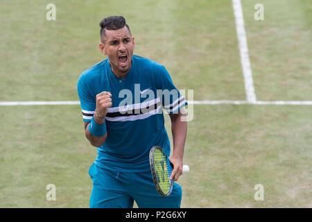 Stuttgart, Deutschland. 15 Juni, 2018. 15 Juni 2018, Deutschland, Stuttgart: Tennis, ATP-Tour, singles für Männer, Viertelfinale. Australiens Nick Kyrgios gegen Spaniens Lopez. Credit: Marijan Murat/dpa/Alamy leben Nachrichten Stockfoto