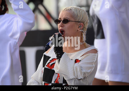 New York, USA. 15 Jun, 2018. Christina Aguilera führt auf NBC's "Heute" am Rockefeller Plaza am 15. Juni 2018 in New York City. Credit: Erik Pendzich/Alamy leben Nachrichten Stockfoto