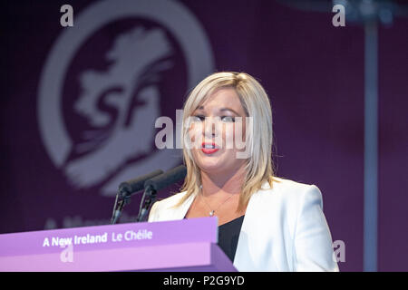 Waterfront Hall, Belfast, Nordirland. 15. Juni 2018. Sinn Feins" Stellvertretende Vorsitzende Michelle O'Neill Adressierung die Delegierten an diesem Jahre Ard Fheis (Parteitag) Credit: Bonzo/Alamy leben Nachrichten Stockfoto