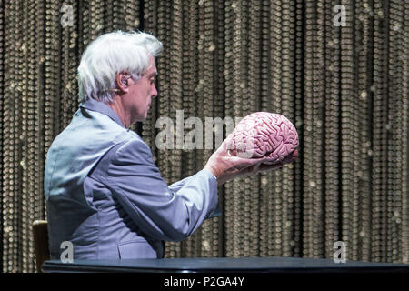 Glasgow, UK. 15 Jun, 2018. David Byrne im Konzert in der Royal Concert Hall, Glasgow, Großbritannien, 15. Juni 2018 Credit: Westy Musik Tog/Alamy leben Nachrichten Stockfoto