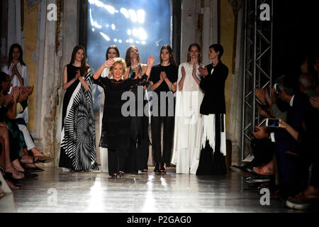 Mailand, Italien. 15 Juni, 2018. Fashion Show: Alberta Ferretti im Bild: Modell Credit: Unabhängige Fotoagentur/Alamy leben Nachrichten Stockfoto