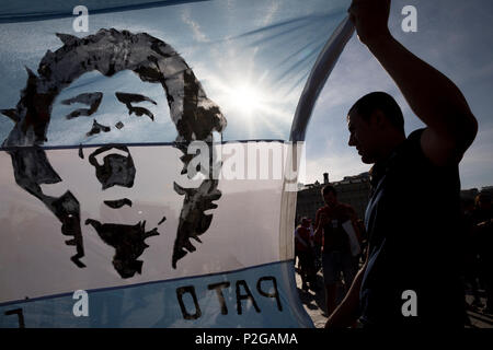 Moskau, Russland. 15 Juni, 2018. Argentinischen Fans gehen um des Moskau während der FIFA WM Russland 2018 Credit: Nikolay Winokurow/Alamy leben Nachrichten Stockfoto