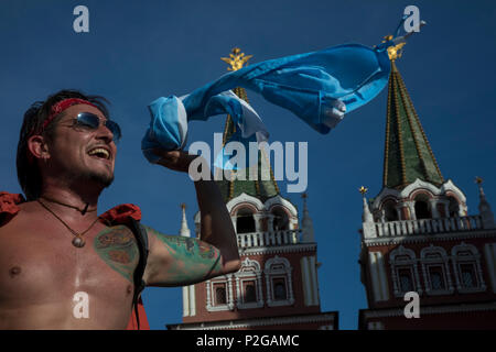 Moskau, Russland. 15 Juni, 2018. Argentinischen Fans gehen um des Moskau während der FIFA WM Russland 2018 Credit: Nikolay Winokurow/Alamy leben Nachrichten Stockfoto