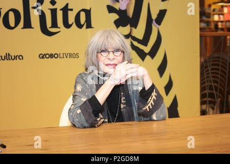 Brasilien. 13. Juni, 2018. Brasilianische Sängerin Rita Lee startet ihr neues Buch in der livraria kulturellen Conjunto Nacional in Sao Paulo. Credit: Leco Viana/Thenews 2 / Pacific Press/Alamy leben Nachrichten Stockfoto