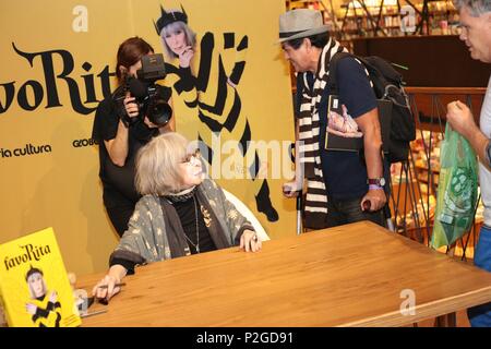 Brasilien. 13. Juni, 2018. Brasilianische Sängerin Rita Lee startet ihr neues Buch in der livraria kulturellen Conjunto Nacional in Sao Paulo. Credit: Leco Viana/Thenews 2 / Pacific Press/Alamy leben Nachrichten Stockfoto