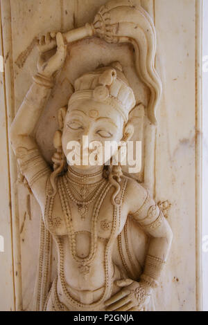 Detail der geschnitzten Säule an der Königlichen kenotaphe in Jaipur, Rajasthan, Indien. Sie wurden als die königliche Einäscherung Gelände des mächtigen Kachhawa bezeichnet Stockfoto