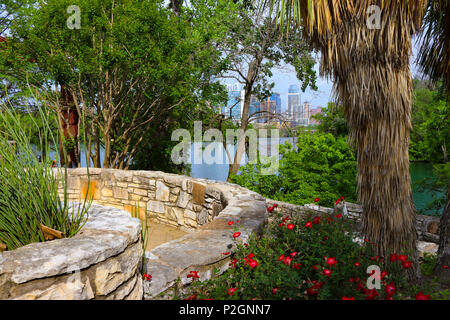 Austin Texas Blick auf die Skyline von Zilker Park einen angelegten Natur Wander-und Radwege entlang Lady Bird Lake Stockfoto