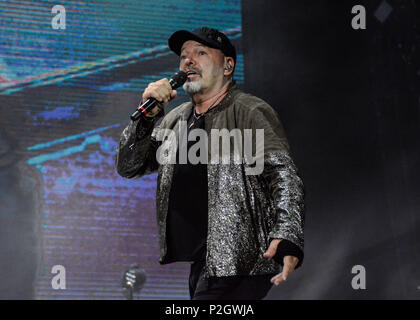 Vasco Rossi auch als Vasco oder mit den Spitznamen Il Blasco bekannt, die live auf der Bühne während seiner Tour "Vasco Non Stop Live 2018" im Olympiastadion. Stockfoto