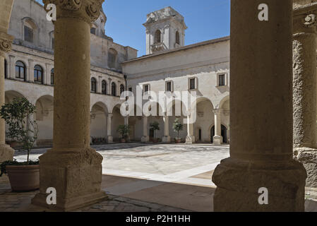 Italien Apulien Lecce Kreuzgang der Akademie der Bildenden Künste Stockfoto