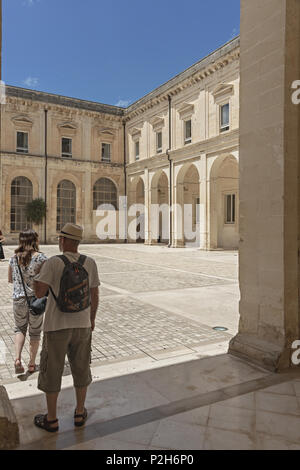 Italien Apulien Lecce ex Kloster der Teatini Kreuzgang Stockfoto