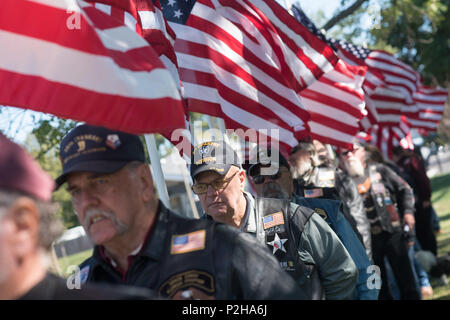 Patriot Reiter nehmen an der Widmung für Massachusetts New Gold Star Familien Denkmal in Bedford, Mass., Sept. 25., 2016. Das Denkmal ist ein Tribut an die Familien aus Massachusetts, die ihre Lieben in den militärischen Dienst an das Land verloren haben. DoD Foto von Marine Petty Officer 2nd class Dominique A. Pineiro Stockfoto