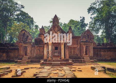 Banteay Srey - einzigartige Tempel aus rosa Sandstein. Angkor, Siem Reap, Kambodscha. Stockfoto