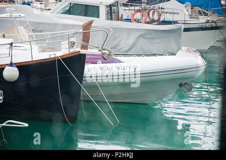 PORT ADRIANO mallorca, mallorca, Spanien - 15. NOVEMBER 2011: Boote im Hafen festgemacht am 15. November 2011 in Port Adriano Mallorca, Mallorca, Spanien Stockfoto