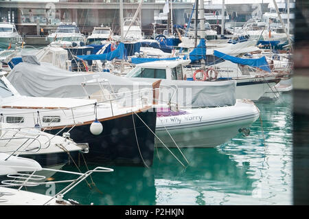 PORT ADRIANO mallorca, mallorca, Spanien - 15. NOVEMBER 2011: Boote im Hafen festgemacht am 15. November 2011 in Port Adriano Mallorca, Mallorca, Spanien Stockfoto