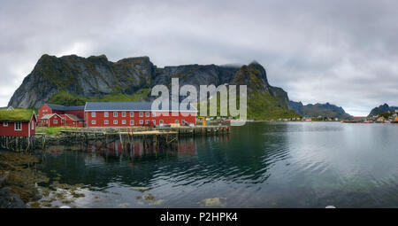 Panorama der Reine Fischerdorf auf der Lofoten in Norwegen Stockfoto